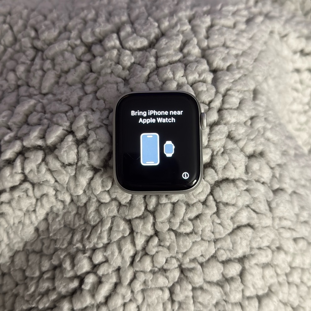apple watch series 4 gps 44mm + accessories to get you started